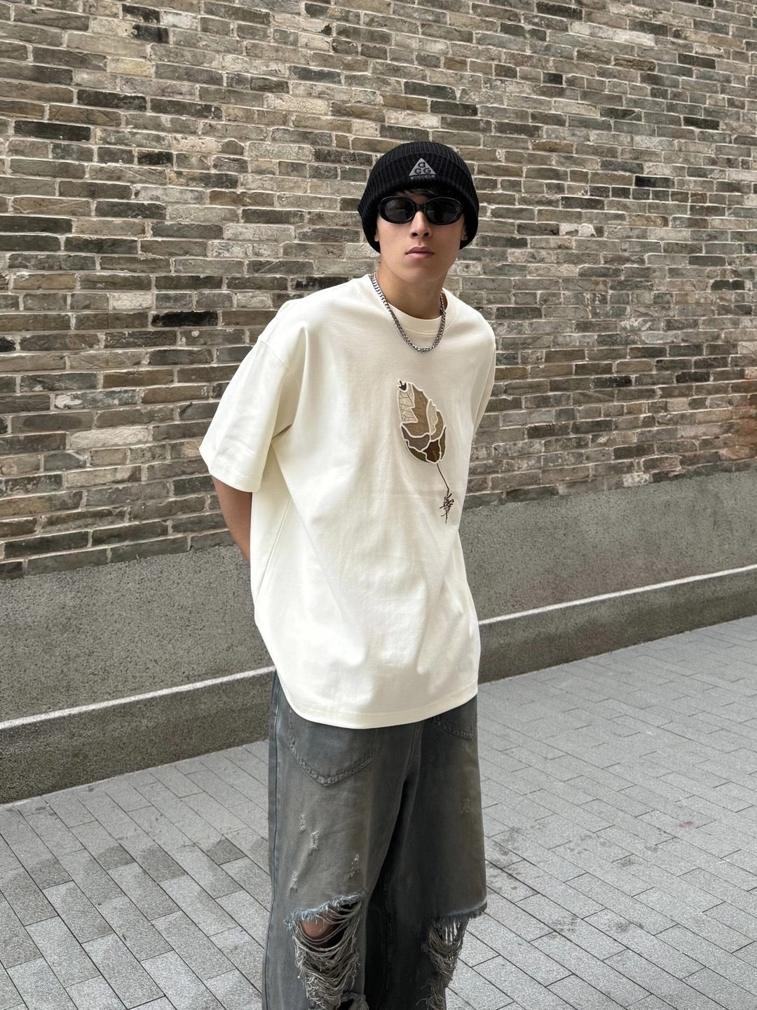 Leaf embroidery T-shirt
