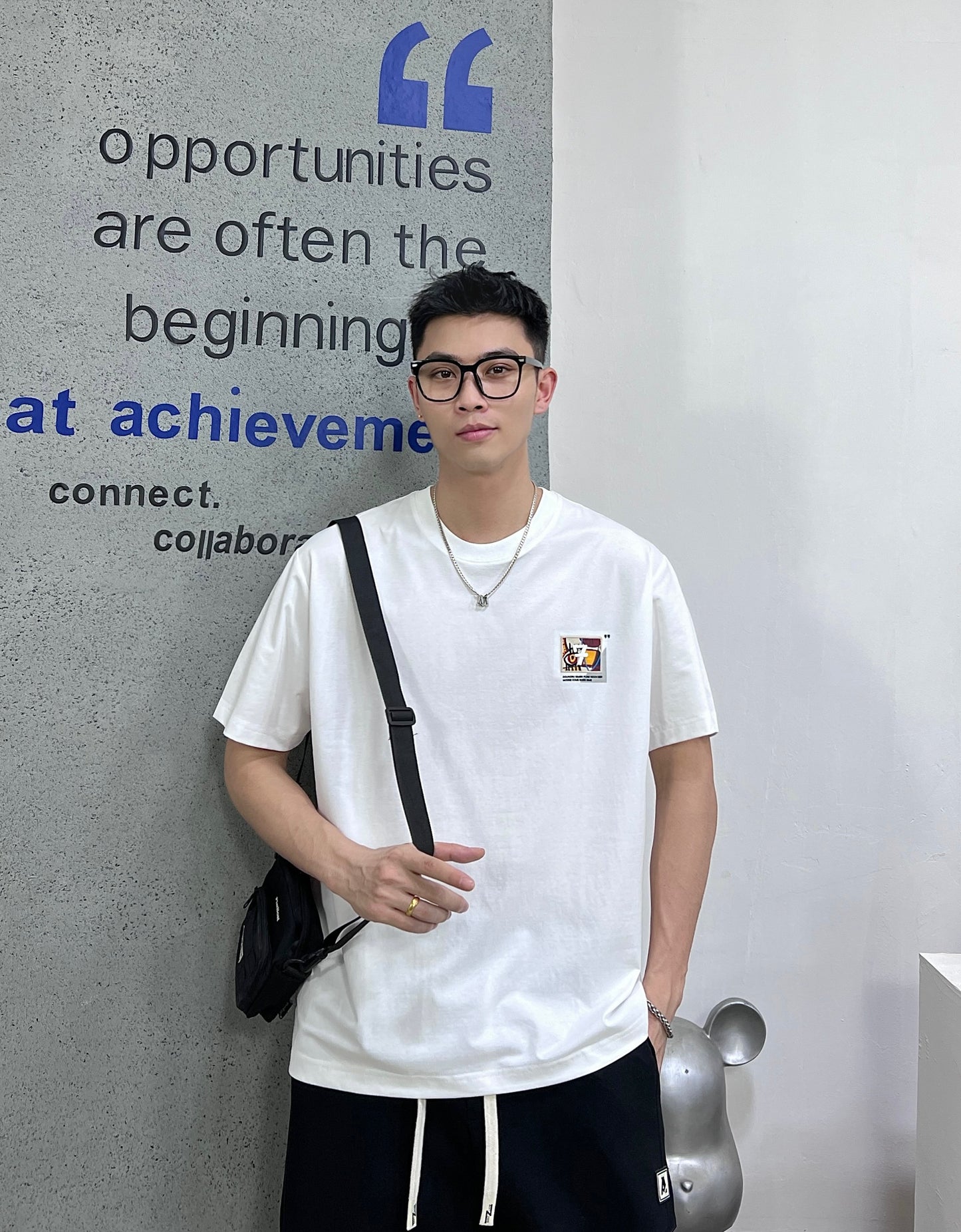 Patch embroidery T-shirt
